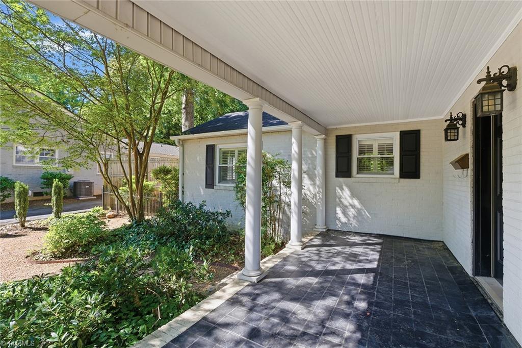 1920 Robinhood Road Property Photo 4