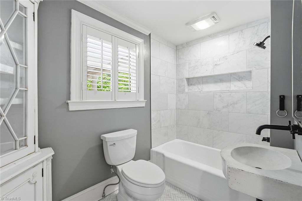 1920 Robinhood Road Property Photo 28