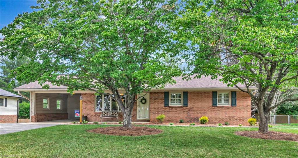 201 Oakwoods Lane