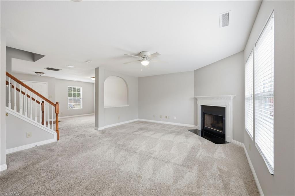 410 Walnut Crossing Drive Property Photo 12