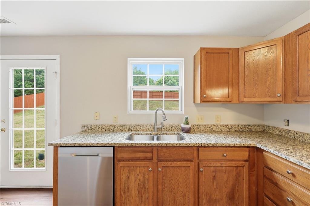 410 Walnut Crossing Drive Property Photo 15