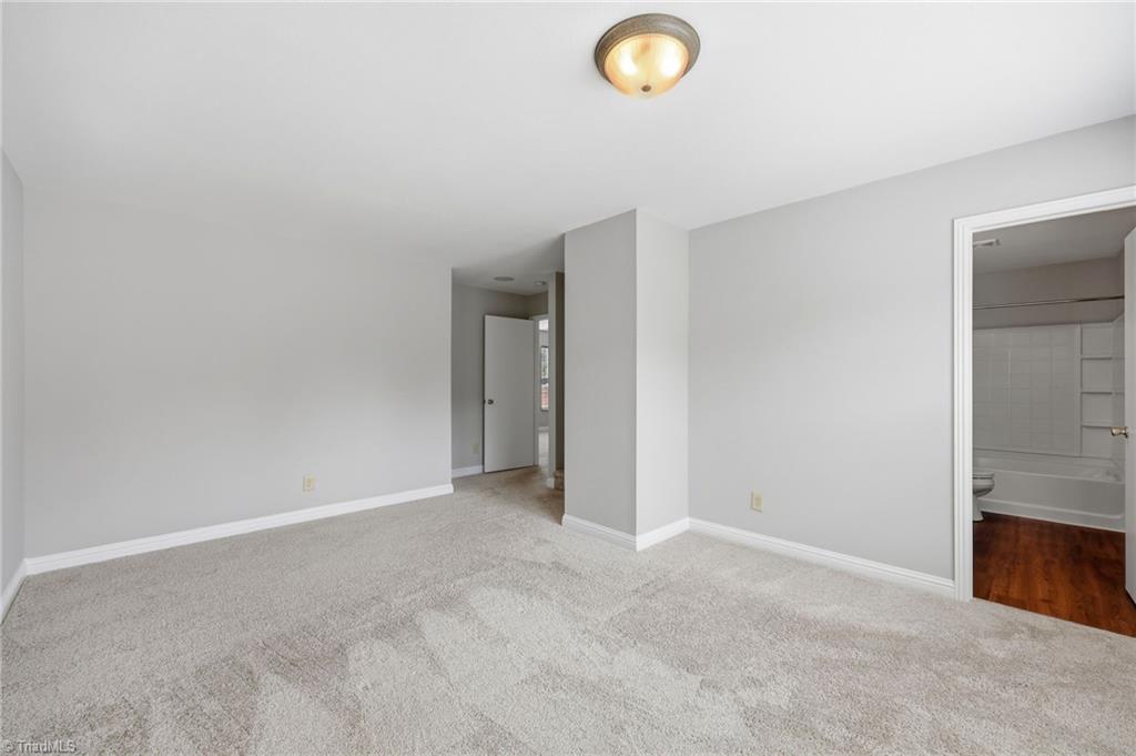 410 Walnut Crossing Drive Property Photo 25