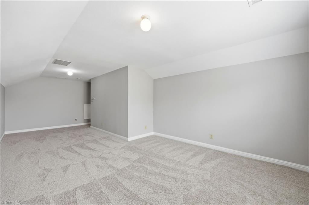 410 Walnut Crossing Drive Property Photo 29