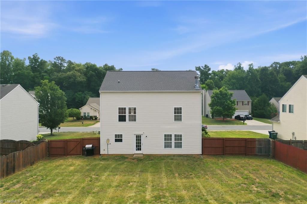 410 Walnut Crossing Drive Property Photo 39