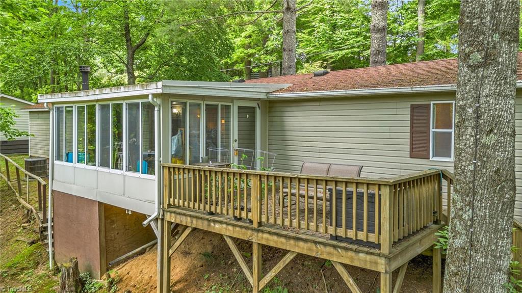 351 Laurelwood Lane Property Photo 3