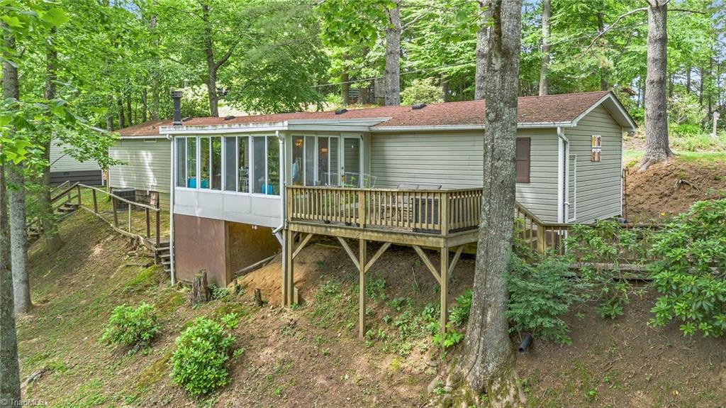 351 Laurelwood Lane Property Photo 4