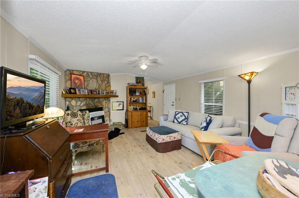 351 Laurelwood Lane Property Photo 8