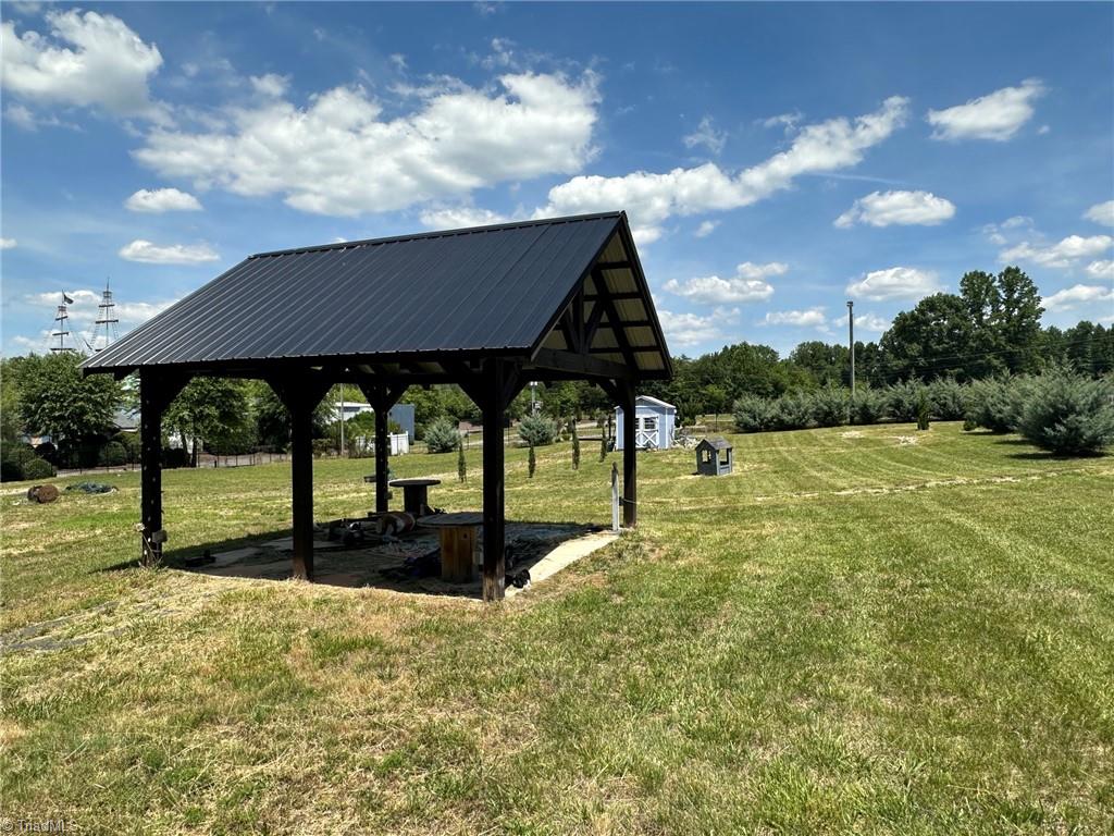 157 Interstate Way Property Photo 4