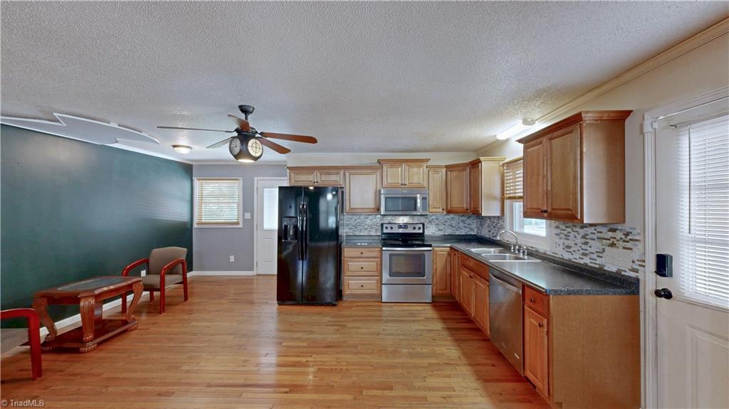 5802 Mendenhall Road Property Photo 5