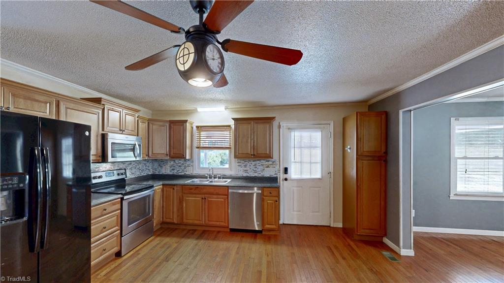 5802 Mendenhall Road Property Photo 6