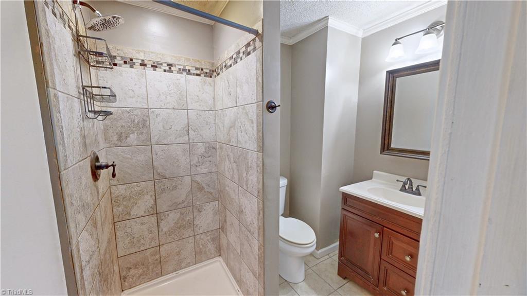 5802 Mendenhall Road Property Photo 13