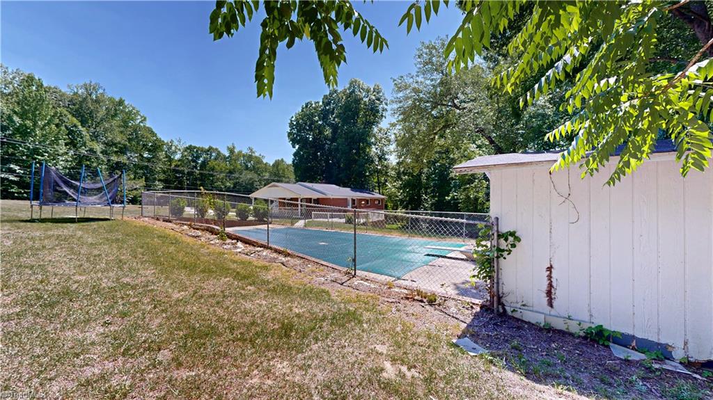 5802 Mendenhall Road Property Photo 38