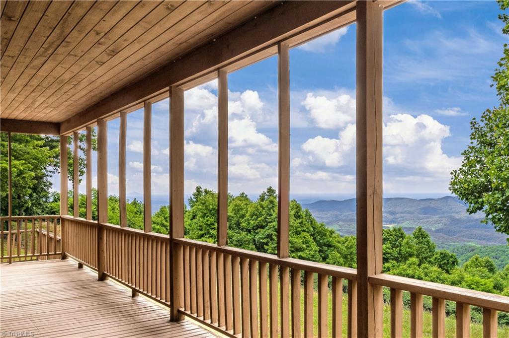 576 Lake Vista Drive Property Photo 1