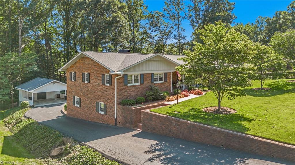 350 Laurelwood Drive Property Photo 2