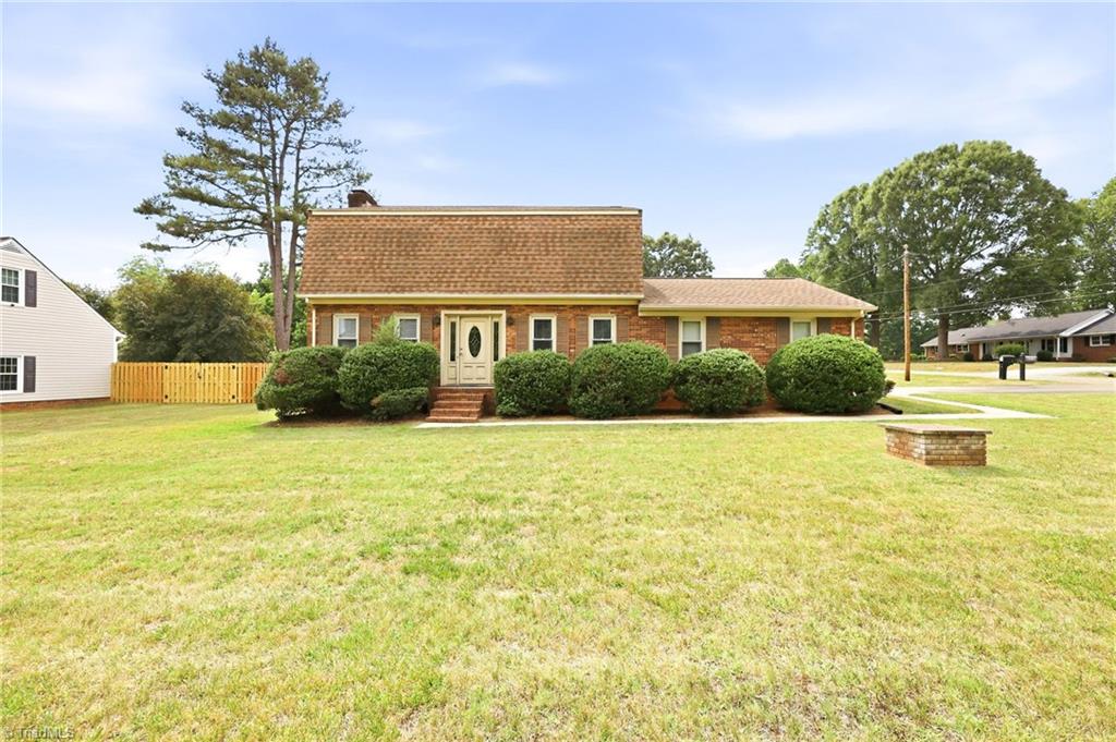 1003 Camelot Lane Property Photo 1