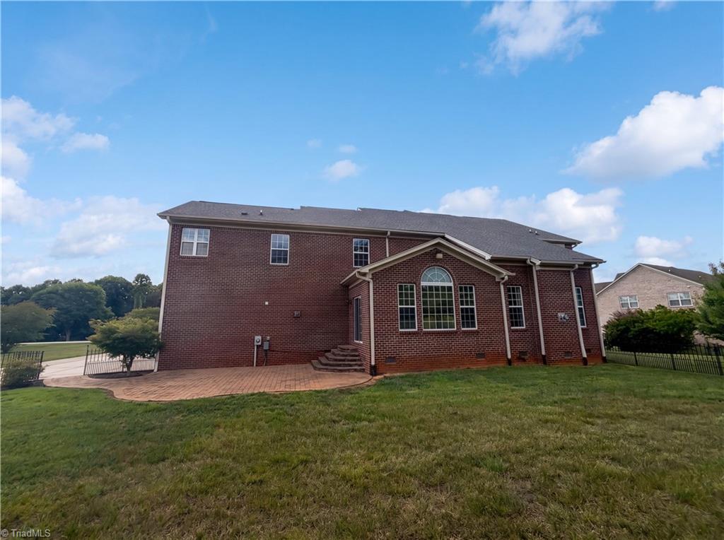 7791 Newhaven Drive Property Photo 5
