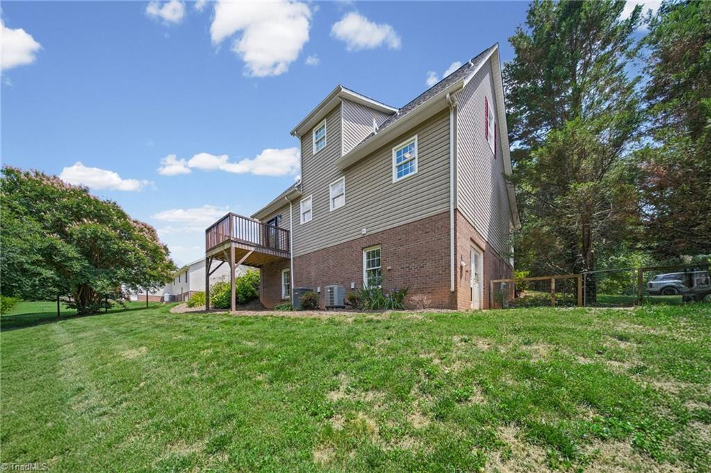 310 Yale Street Property Photo 10