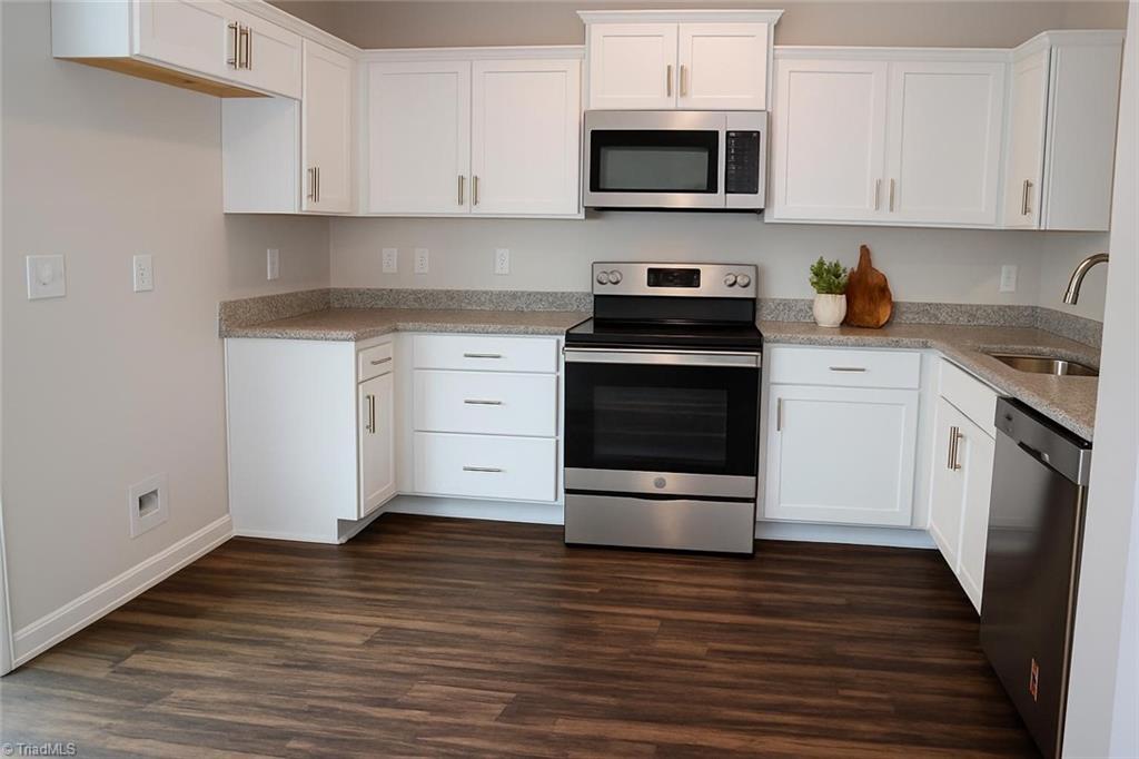 1110 Brooksridge Way Property Photo 2