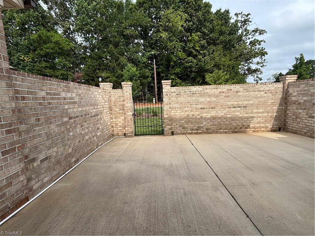 1044 Beechcraft Drive Property Photo 11