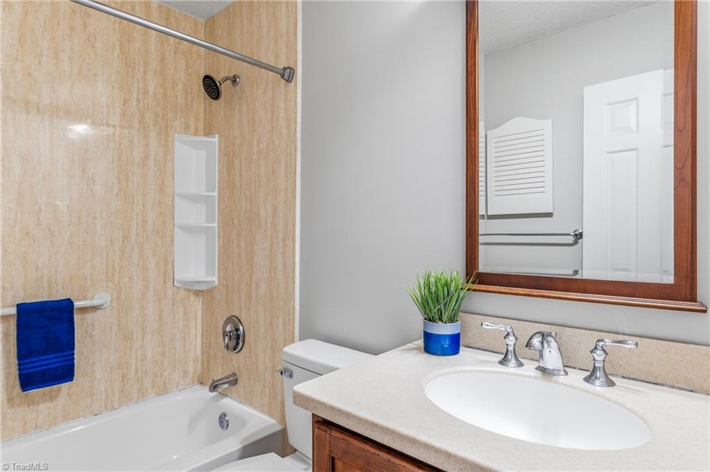 3229 Regents Park Lane # A Property Photo 24