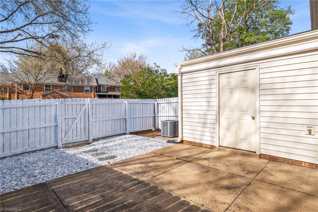 3229 Regents Park Lane # A Property Photo 28