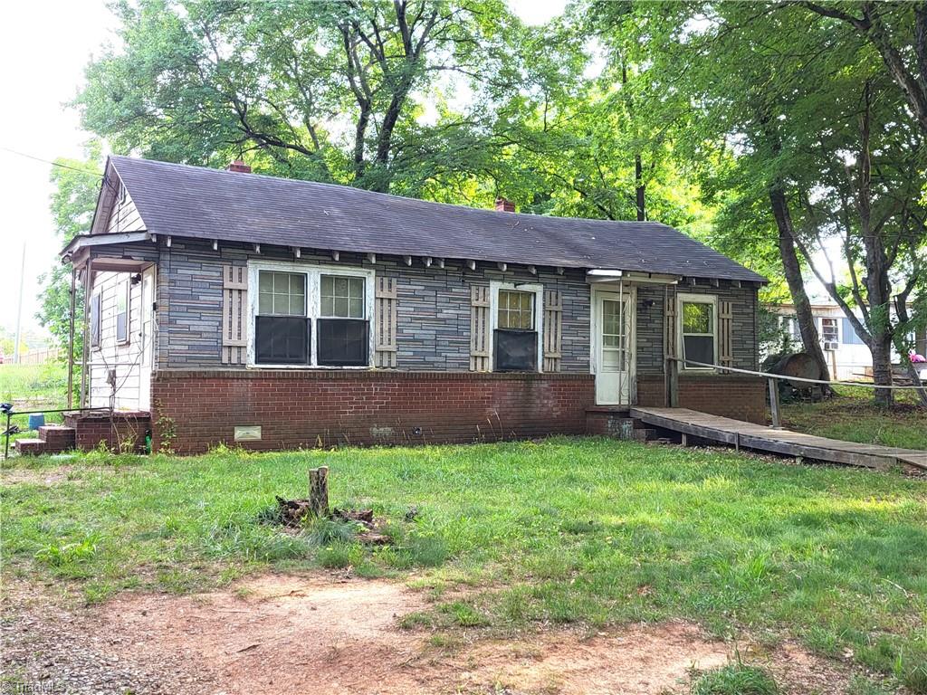 109 S Avondale Road Property Photo 1