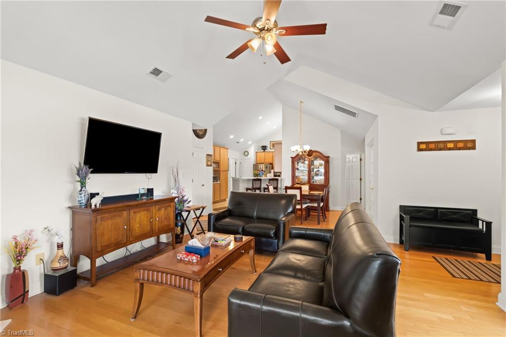 23 Pitlockry Place Property Photo 5