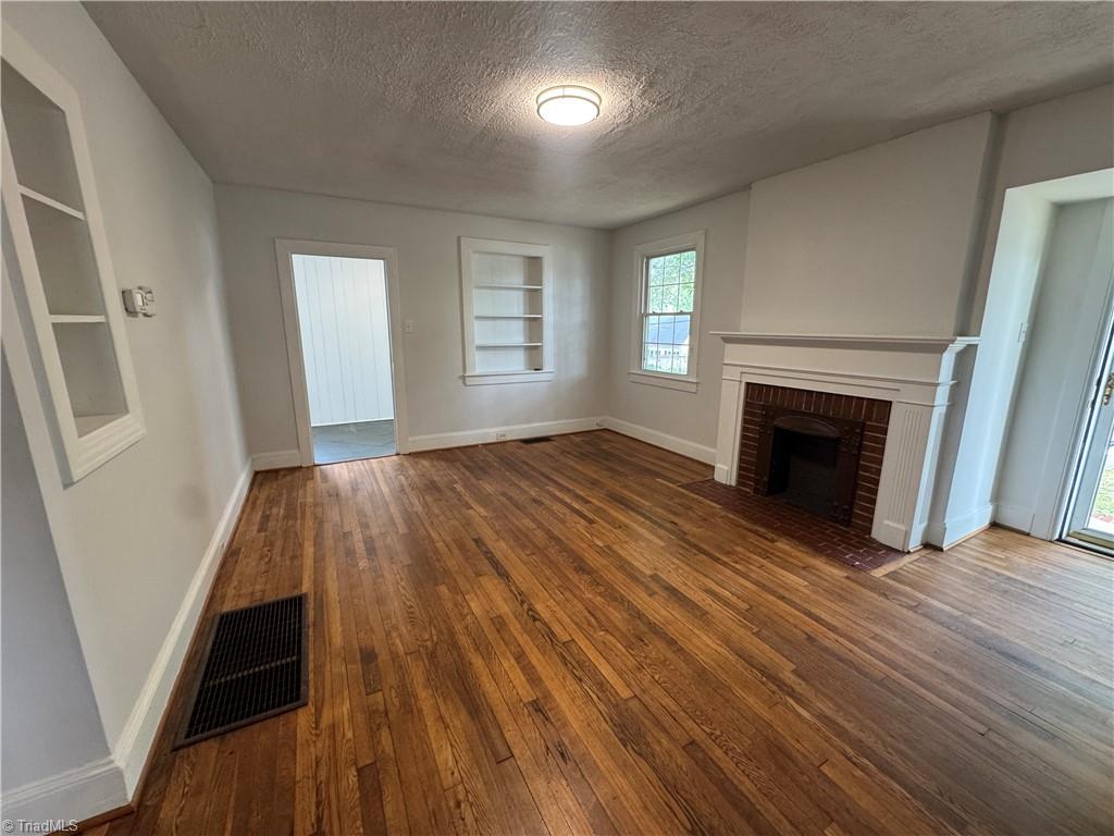 2369 Jefferson Avenue Property Photo 3