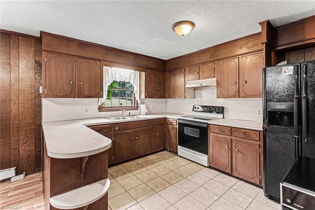 1040 Beechwood Road Property Photo 4