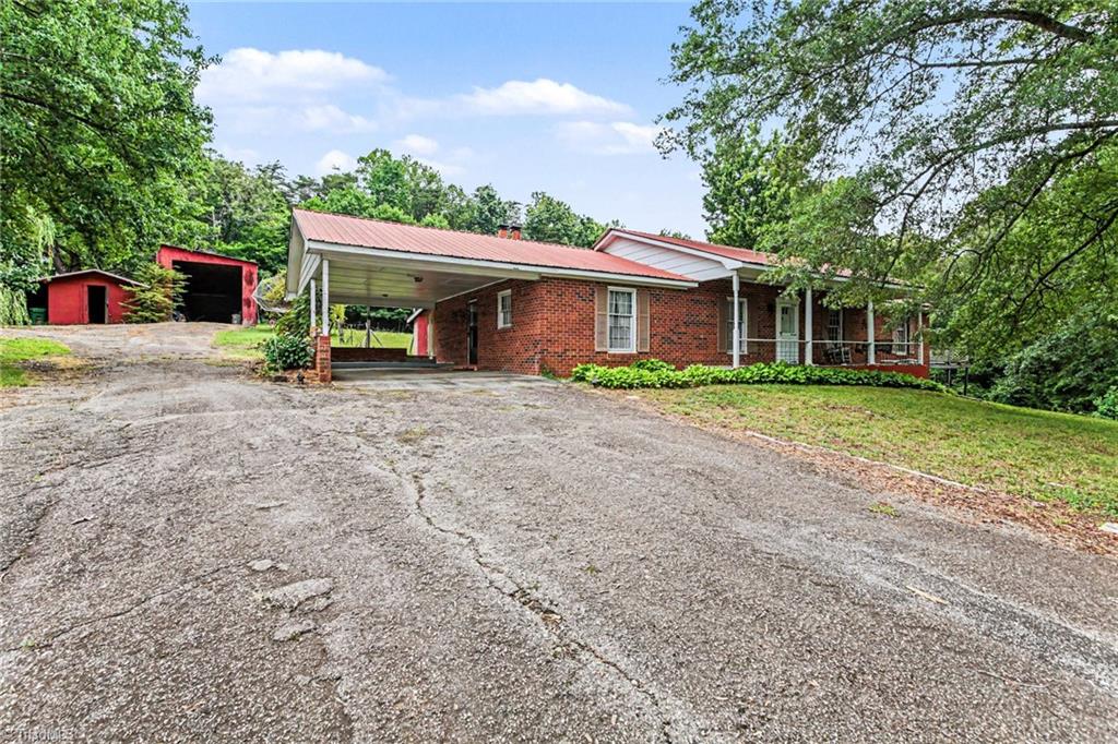1040 Beechwood Road Property Photo 9