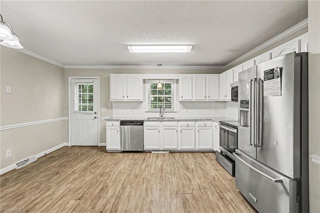 3854 Forest Valley Drive Property Photo 5