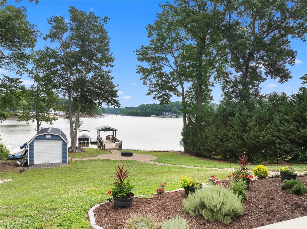 645 Riverside Drive Property Photo 2