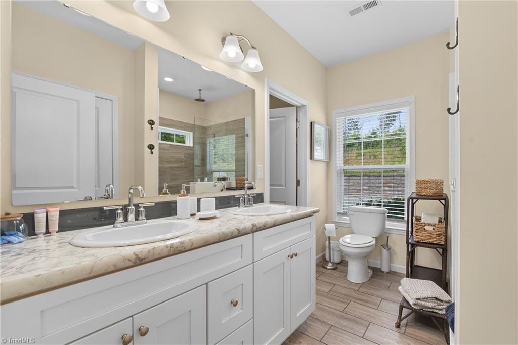 645 Riverside Drive Property Photo 15