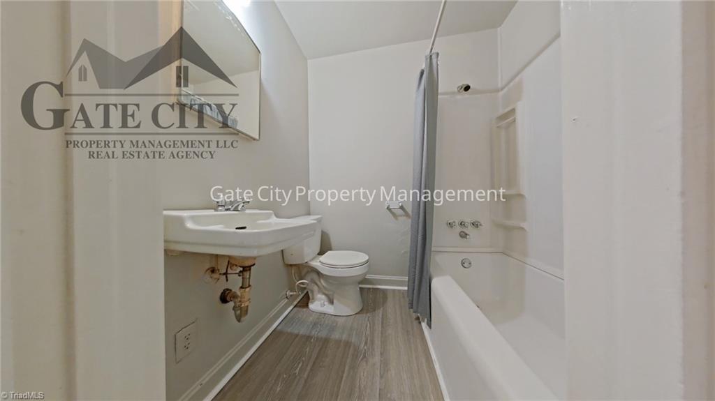 610 Hawthorne Avenue # B Property Photo 7