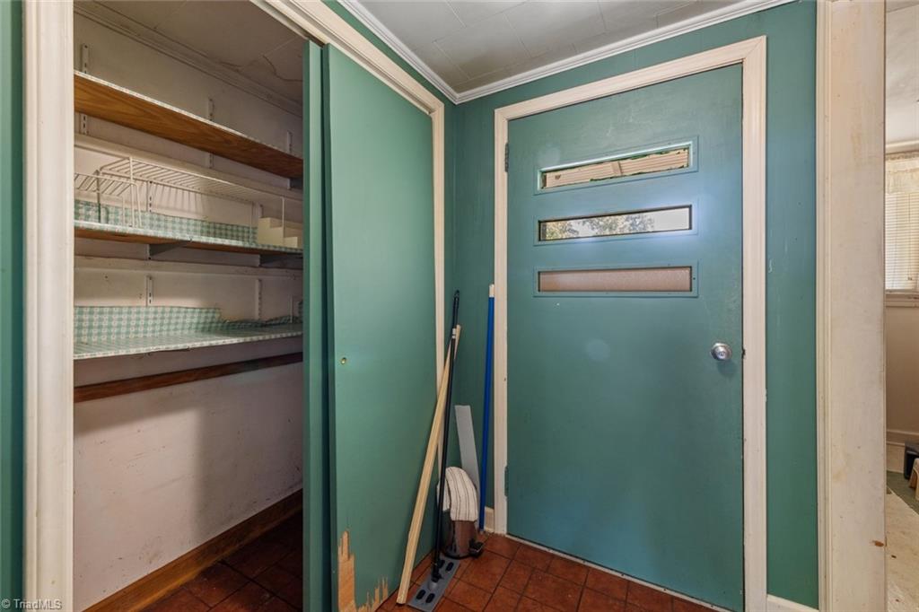 725 Everett Street Property Photo 10