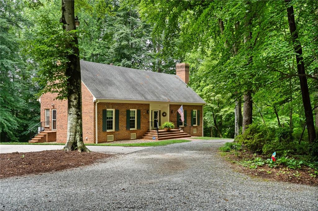 175 Huntington Trail Property Photo 3
