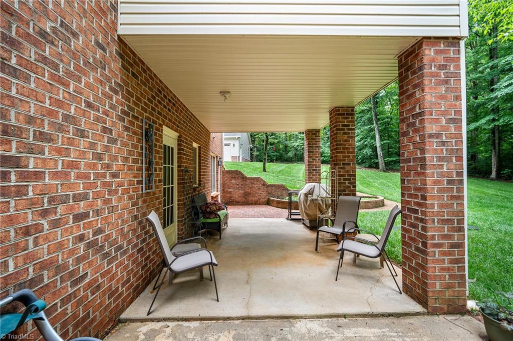 175 Huntington Trail Property Photo 7