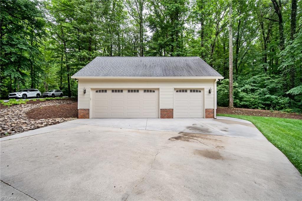 175 Huntington Trail Property Photo 10