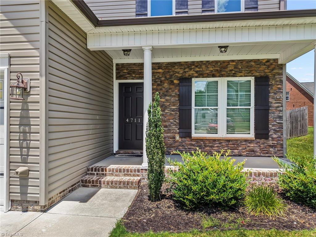 4711 Evie Court Property Photo 1