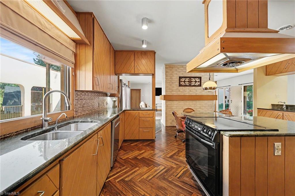 5427 Tallwood Estates Drive Property Photo 13