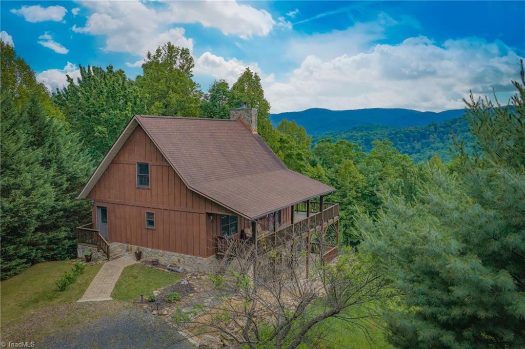 605 Valley View Drive Property Photo 2