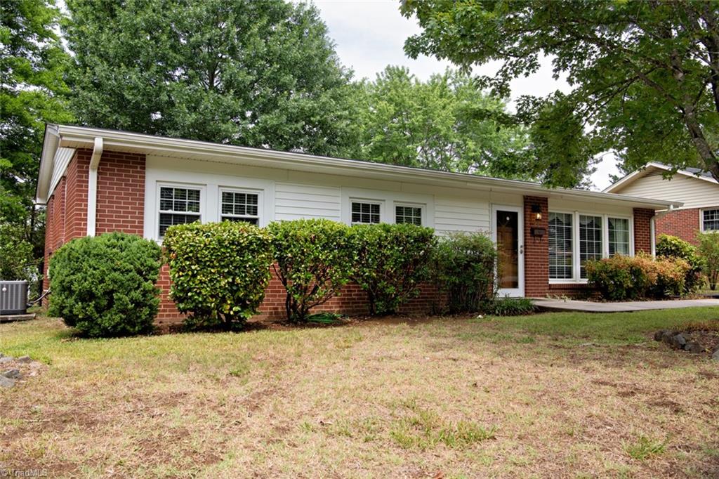 731 Oakgrove Drive Property Photo 2