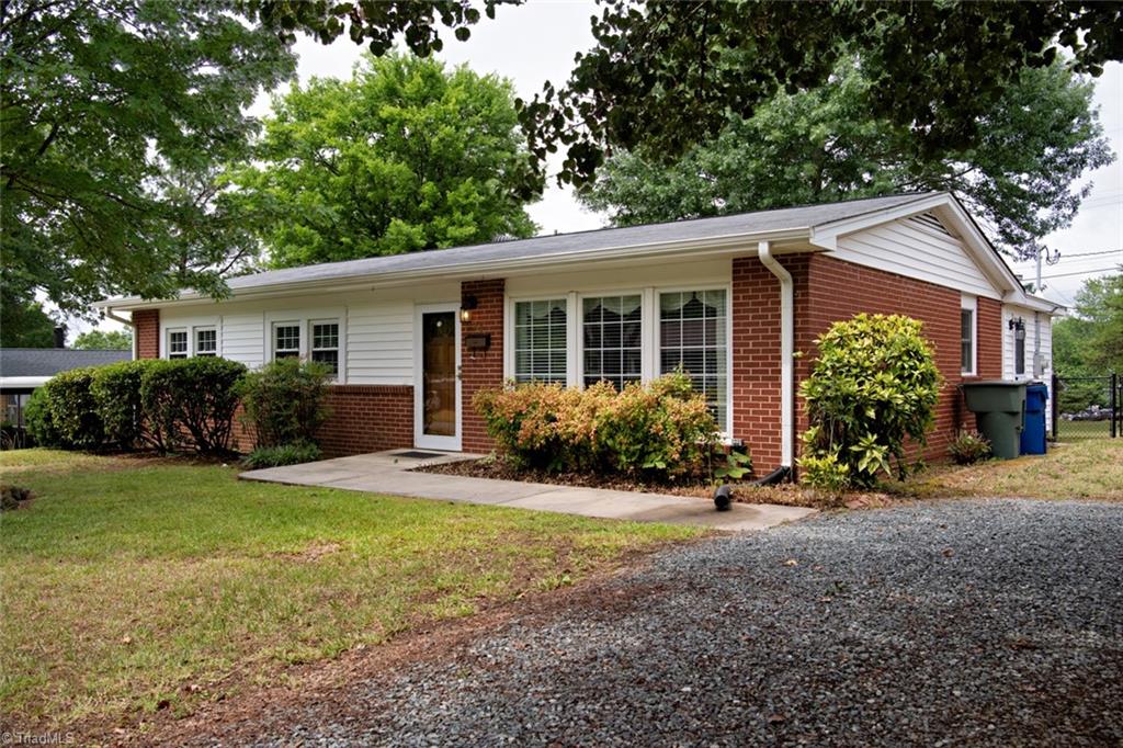 731 Oakgrove Drive Property Photo 3
