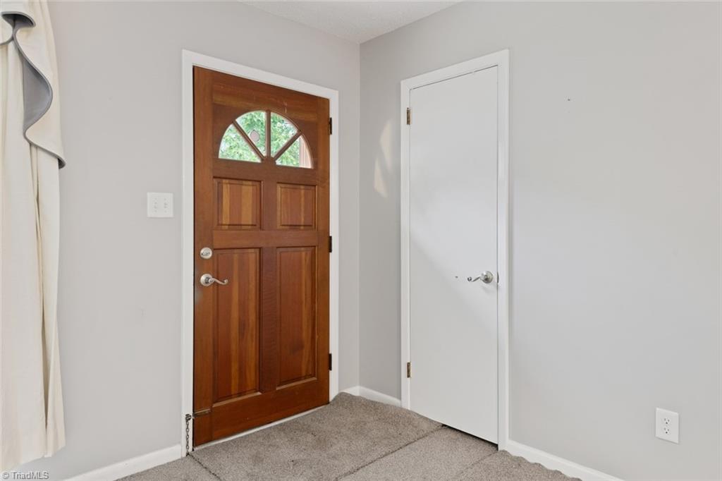 731 Oakgrove Drive Property Photo 9