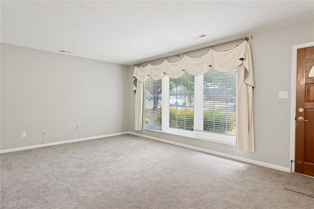 731 Oakgrove Drive Property Photo 10