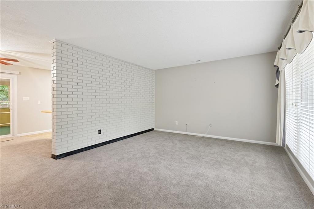 731 Oakgrove Drive Property Photo 11