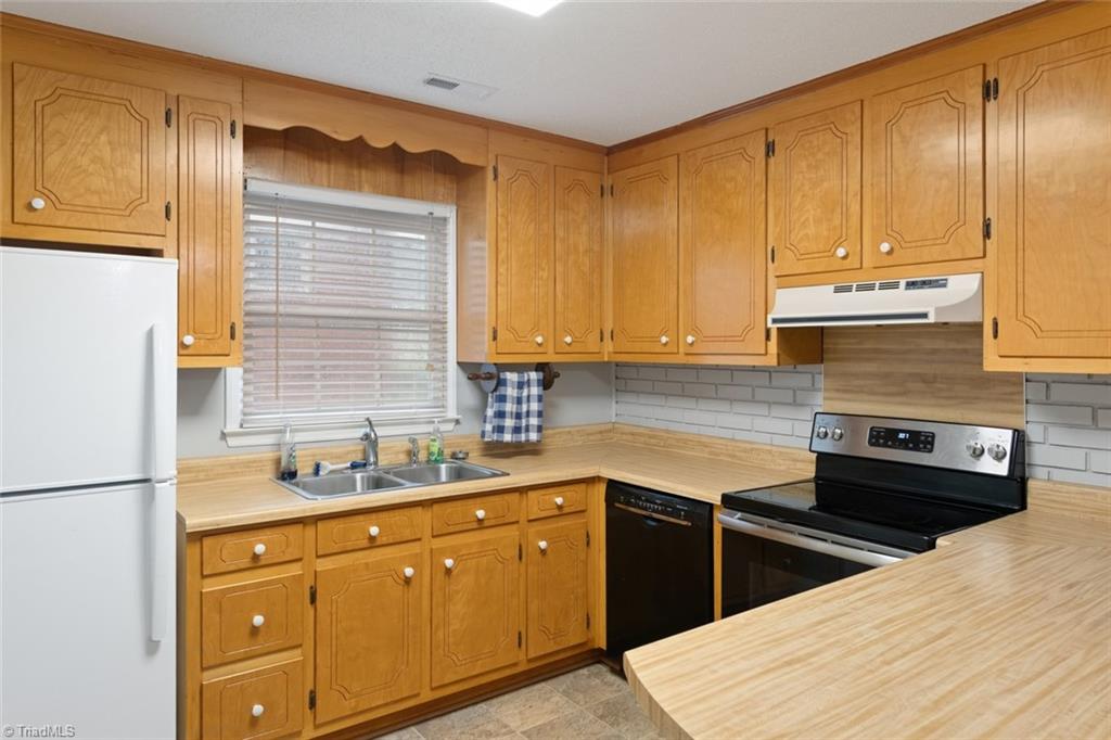 731 Oakgrove Drive Property Photo 15