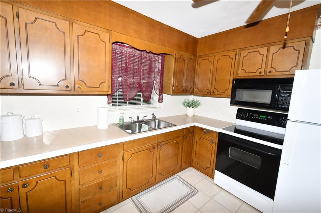 219 Atkins Lane Property Photo 4