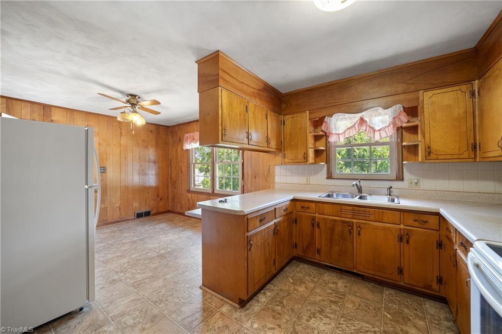 3211 Nc Highway 8 S Property Photo 9