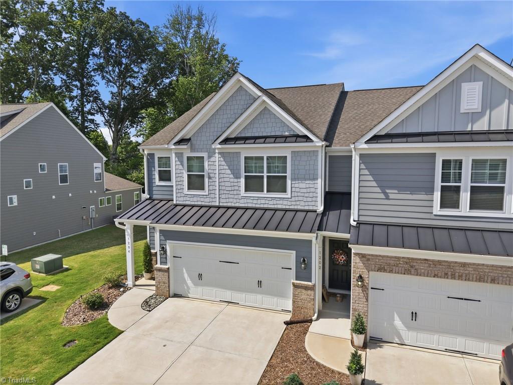 1204 Harbor Crossing Way Property Photo 2